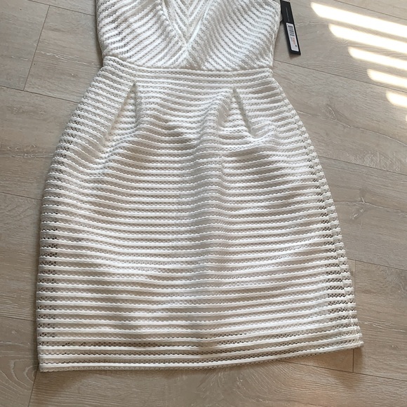 Women’s Andrew Marc White Dress NWT - Picture 3 of 4